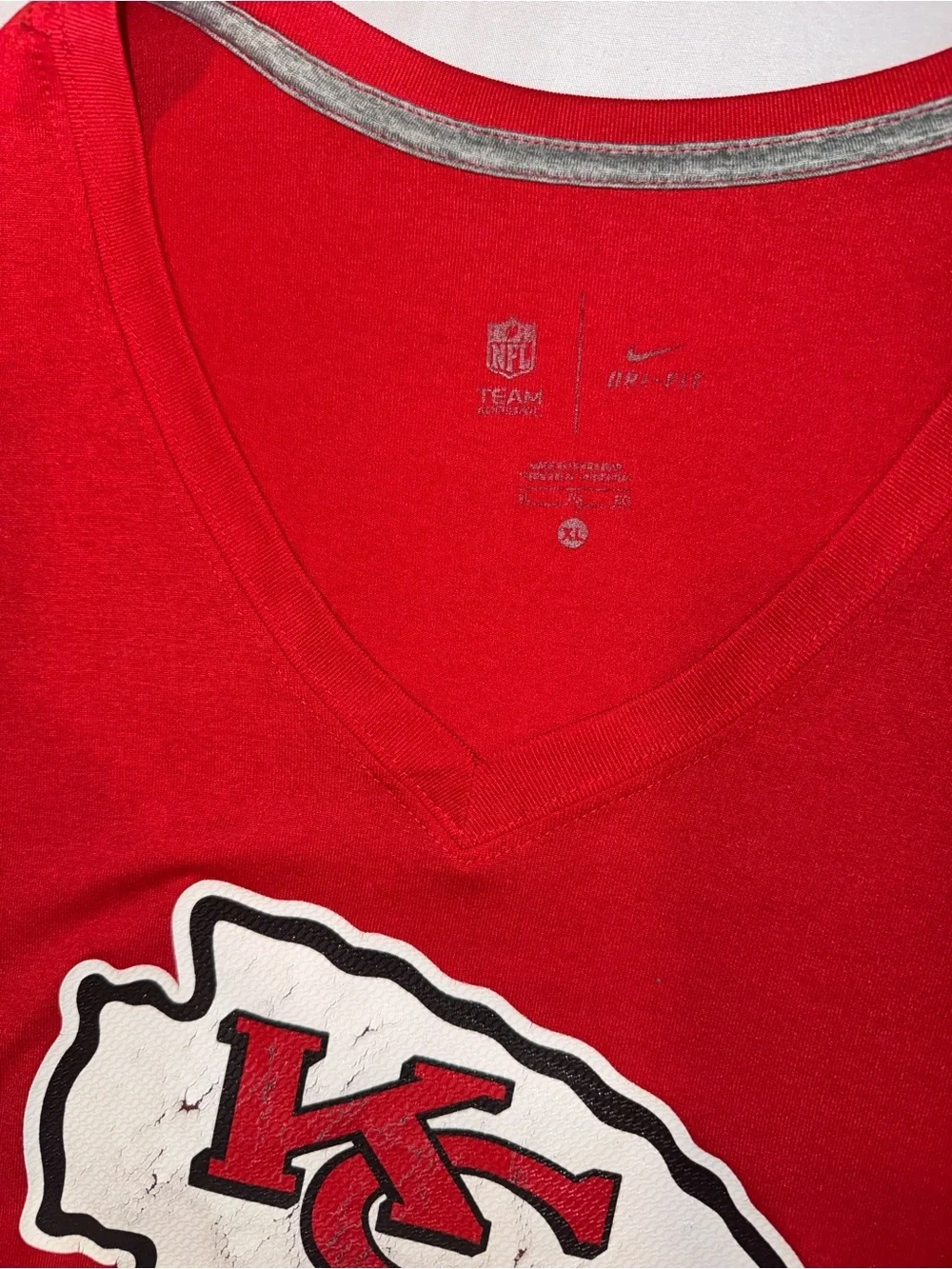 Nike Dri Fit NFL Red Kansas City Chiefs V-Neck Football Short Sleeve Shirt XL